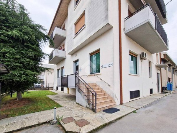 locale commerciale in vendita a San Martino Buon Albergo