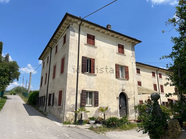 esavano in vendita a San Martino Buon Albergo