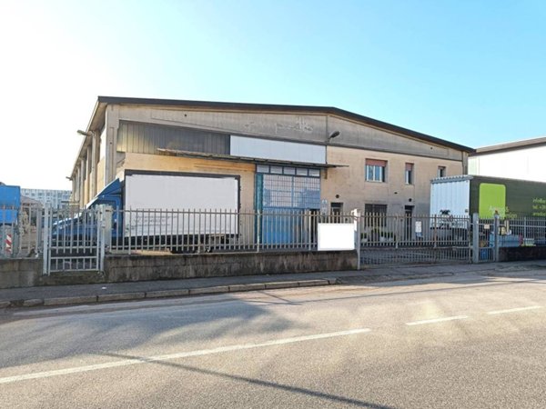 locale commerciale in vendita a San Martino Buon Albergo