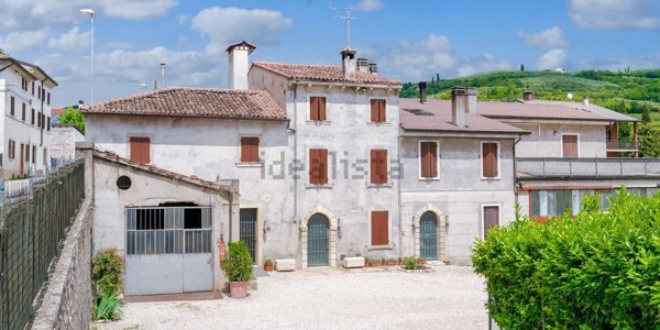 casa indipendente in vendita a San Martino Buon Albergo