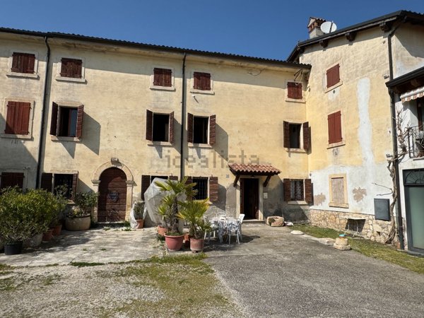 quadrivano in vendita a San Martino Buon Albergo