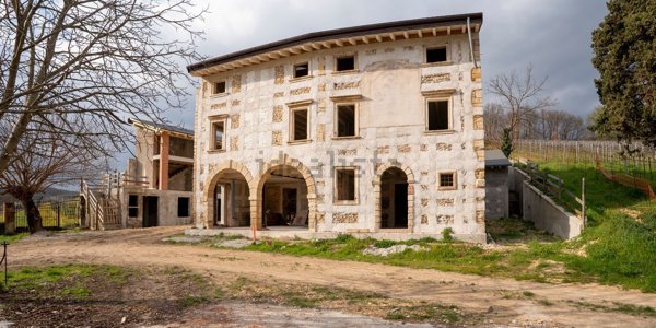 casa indipendente in vendita a San Martino Buon Albergo