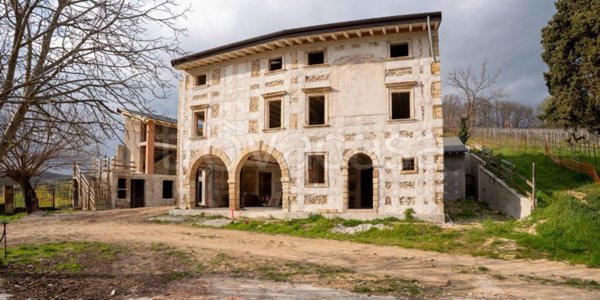 casa indipendente in vendita a San Martino Buon Albergo