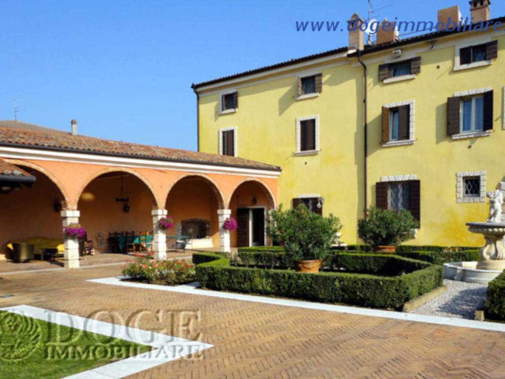 intera palazzina in vendita a San Martino Buon Albergo