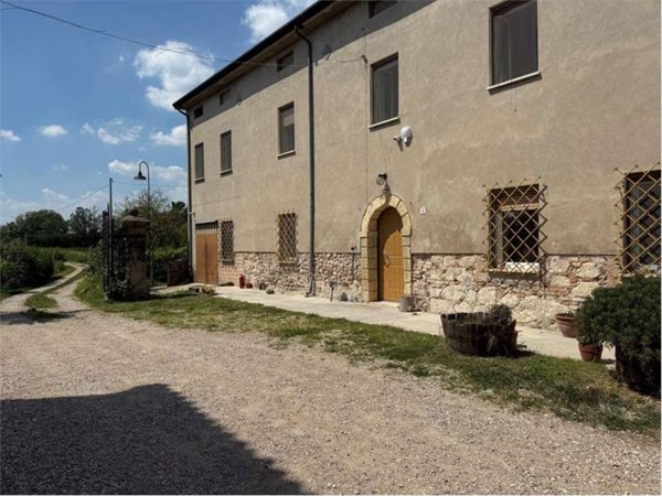 casa indipendente in vendita a San Martino Buon Albergo