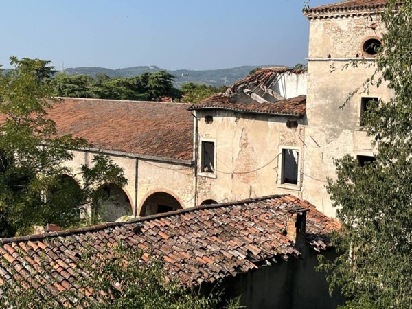 intera palazzina in vendita a San Martino Buon Albergo