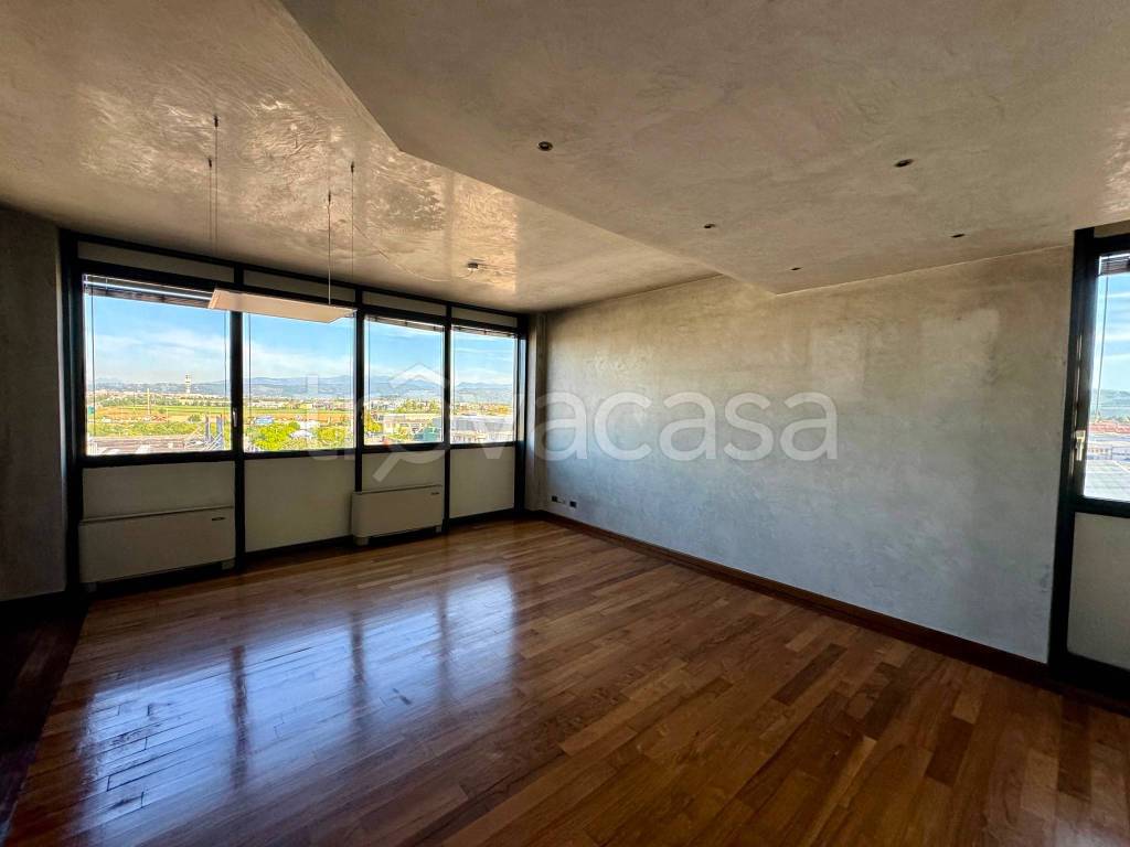 ufficio in vendita a San Martino Buon Albergo