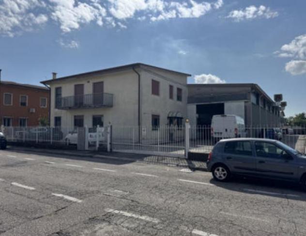 locale commerciale in vendita a San Martino Buon Albergo