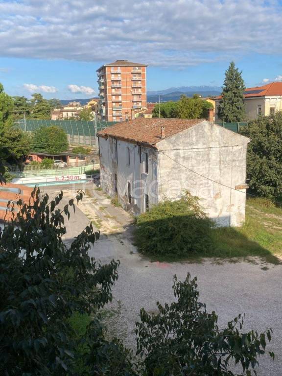 casa indipendente in vendita a San Martino Buon Albergo