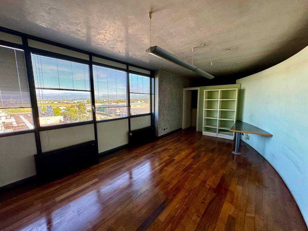 ufficio in vendita a San Martino Buon Albergo