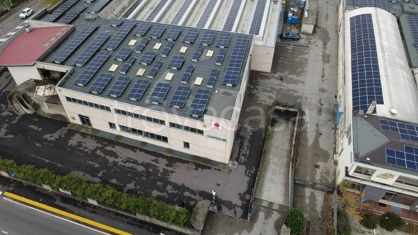 locale commerciale in vendita a San Martino Buon Albergo