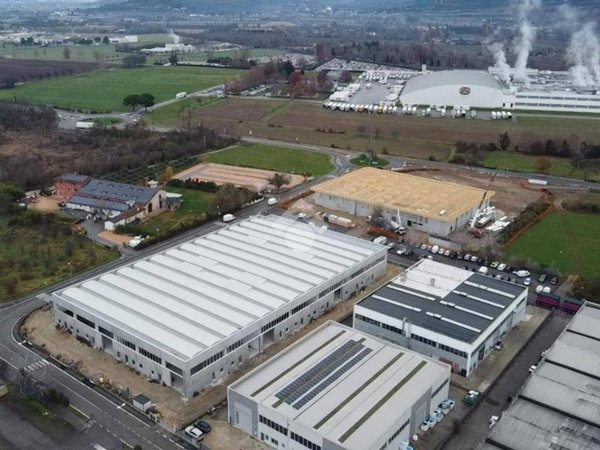 locale commerciale in vendita a San Martino Buon Albergo