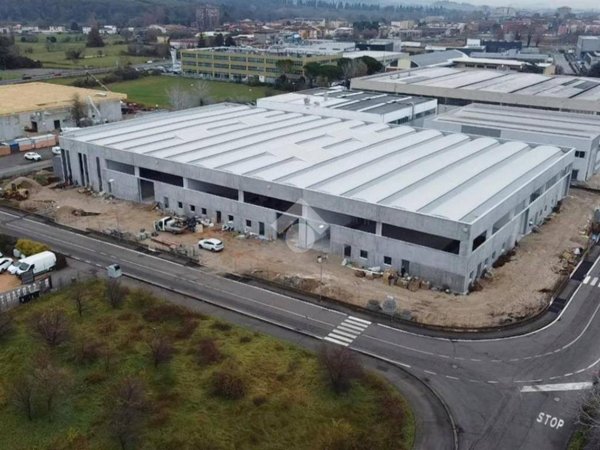 locale commerciale in vendita a San Martino Buon Albergo