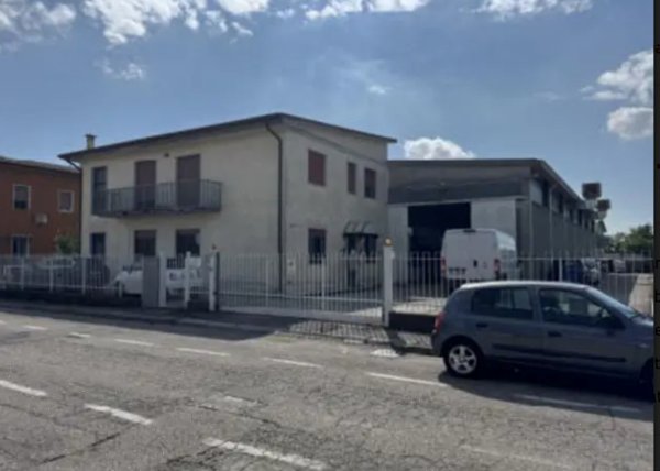 locale di sgombero in vendita a San Martino Buon Albergo