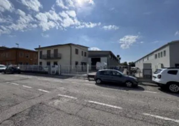 locale di sgombero in vendita a San Martino Buon Albergo