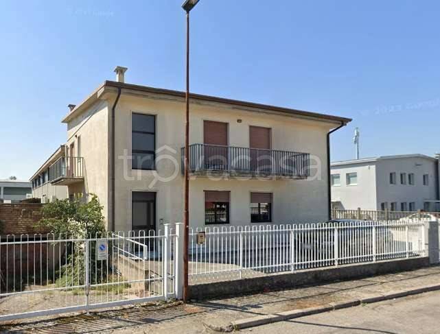 locale di sgombero in vendita a San Martino Buon Albergo