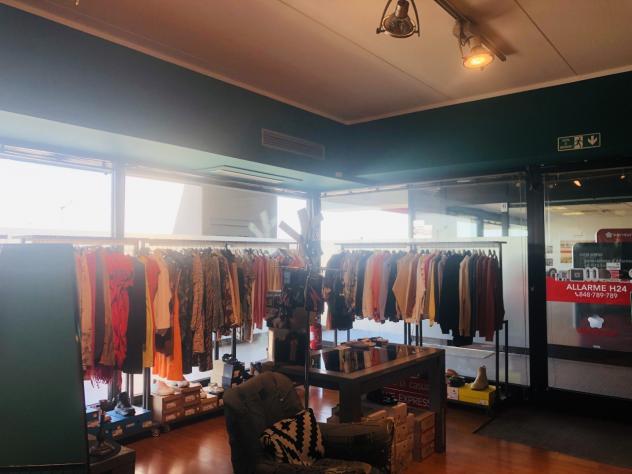 locale commerciale in vendita a San Martino Buon Albergo