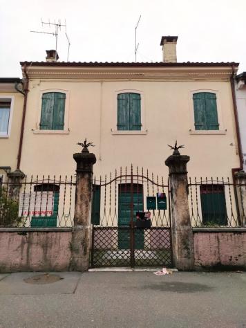 casa indipendente in vendita a San Martino Buon Albergo