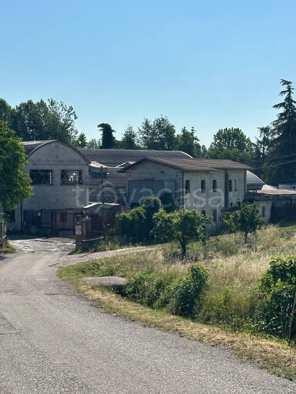 locale commerciale in vendita a San Martino Buon Albergo
