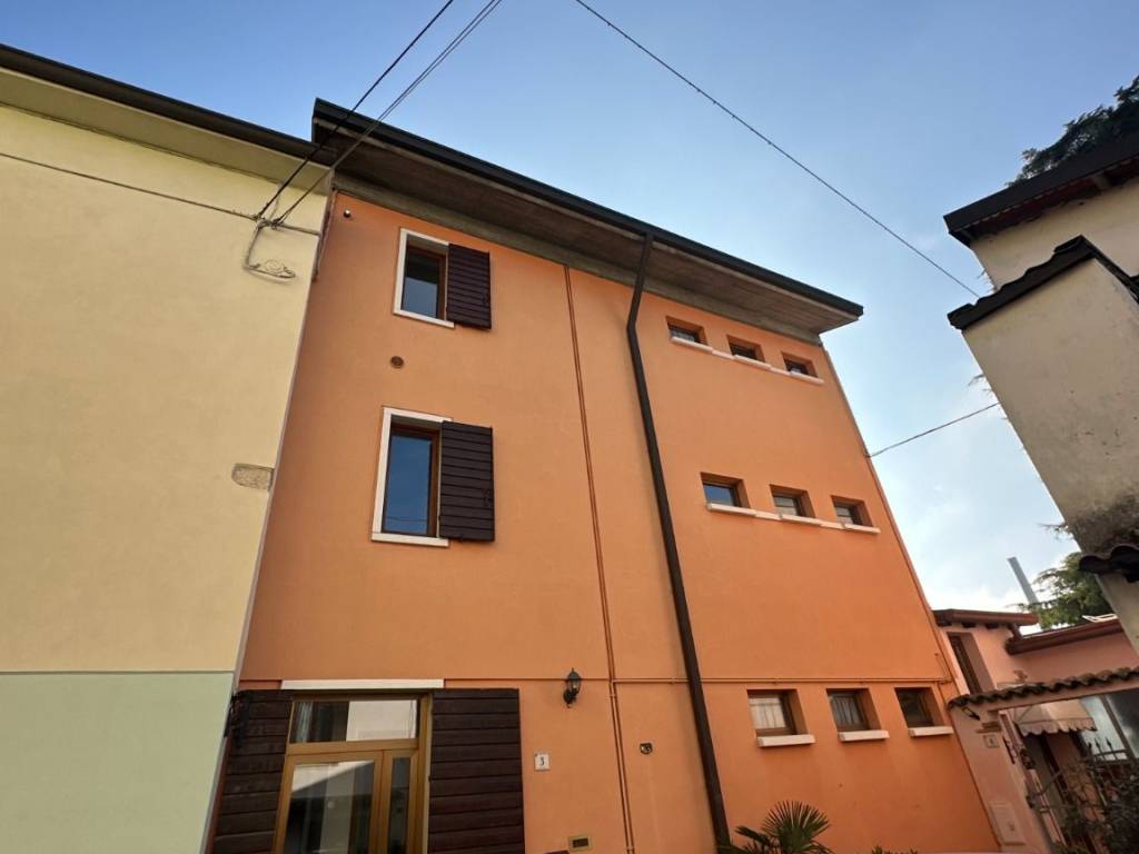 casa indipendente in vendita a San Martino Buon Albergo