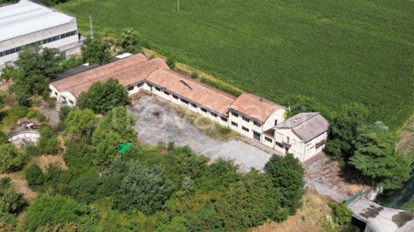 locale commerciale in vendita a San Martino Buon Albergo