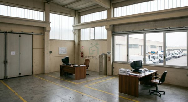 locale commerciale in vendita a San Martino Buon Albergo