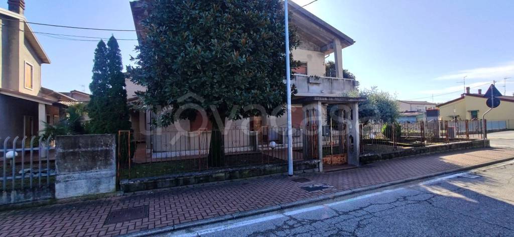 casa indipendente in vendita a San Pietro di Morubio in zona Bonavicina