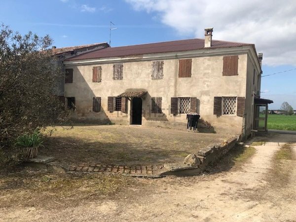 casale in vendita a San Pietro di Morubio