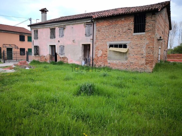 casale in vendita a San Pietro di Morubio