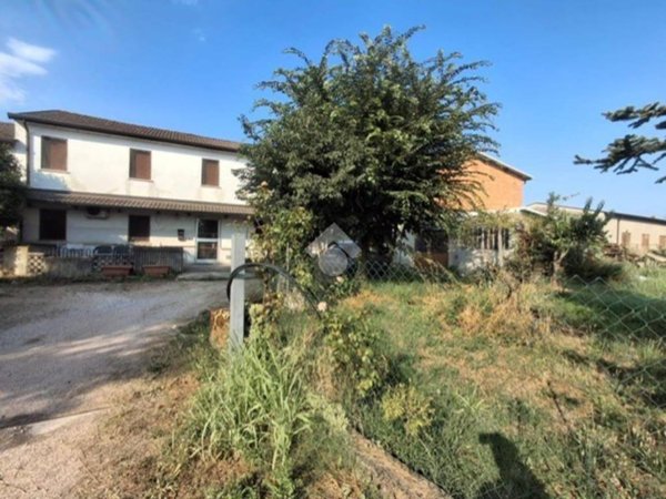 casa indipendente in vendita a San Pietro di Morubio in zona Bonavicina