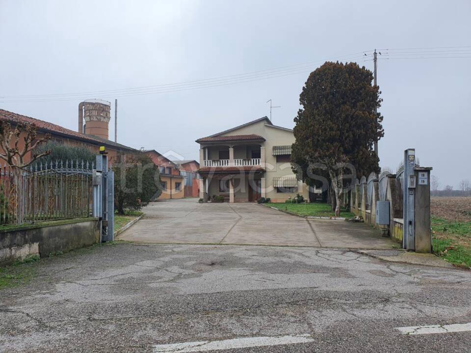 locale commerciale in vendita a San Pietro di Morubio in zona Bonavicina