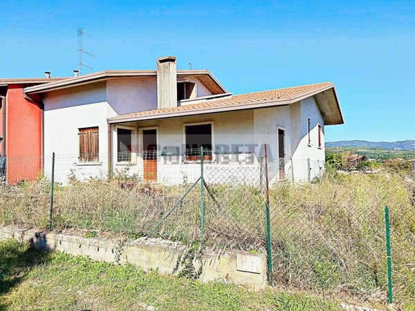 casa indipendente in vendita a San Pietro in Cariano in zona Bure