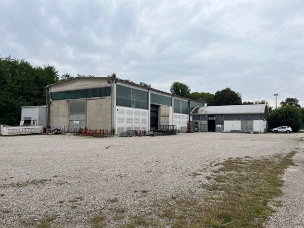 locale commerciale in vendita a San Pietro in Cariano