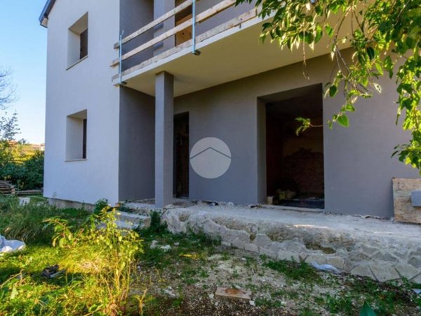 appartamento in vendita a San Pietro in Cariano in zona Corrubbio