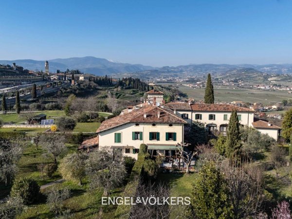 casa indipendente in vendita a San Pietro in Cariano in zona Castelrotto