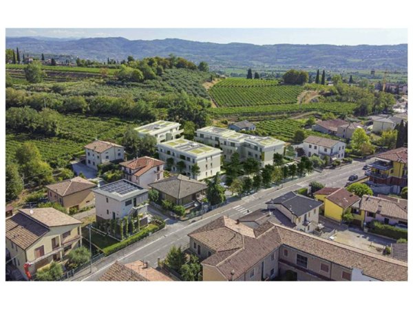 appartamento in vendita a San Pietro in Cariano in zona Corrubbio