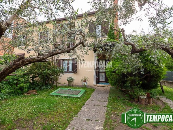 casa indipendente in vendita a San Pietro in Cariano in zona Bure