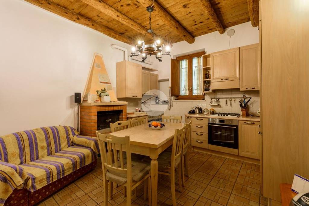 casa indipendente in vendita a San Pietro in Cariano in zona Pedemonte