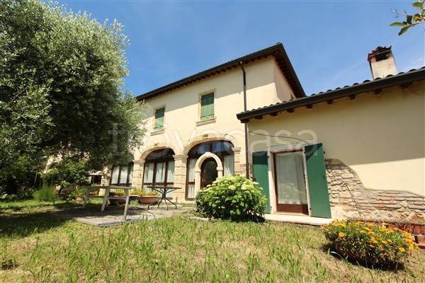 casa indipendente in vendita a San Pietro in Cariano in zona Corrubbio