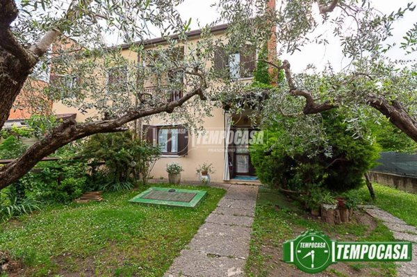 casa indipendente in vendita a San Pietro in Cariano in zona Bure