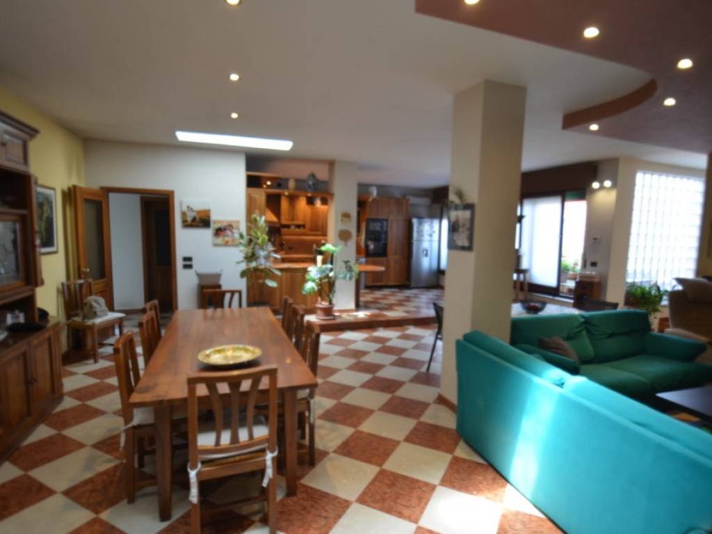 casa indipendente in vendita a San Pietro in Cariano in zona Corrubbio