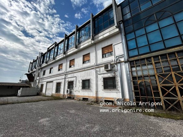 locale commerciale in vendita a San Pietro in Cariano