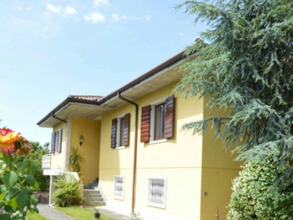 casa indipendente in vendita a San Pietro in Cariano in zona Pedemonte