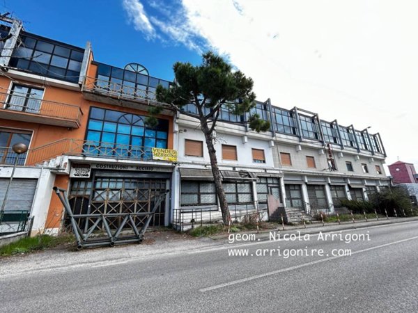 locale commerciale in vendita a San Pietro in Cariano