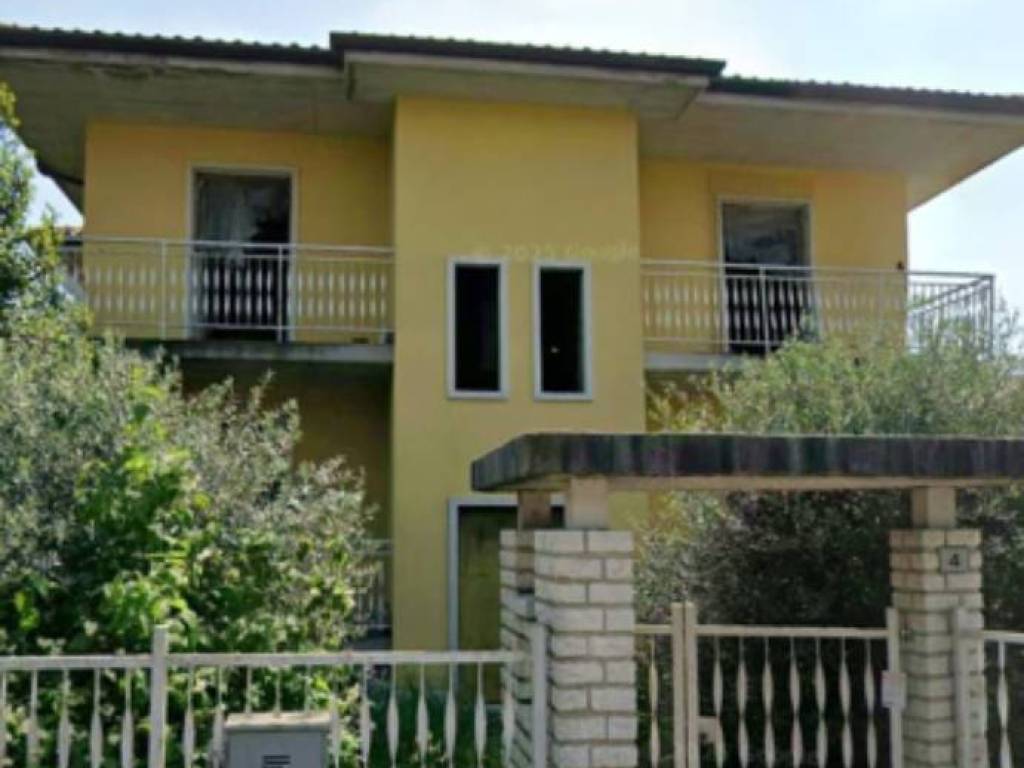 casa indipendente in vendita a San Pietro in Cariano in zona Pedemonte