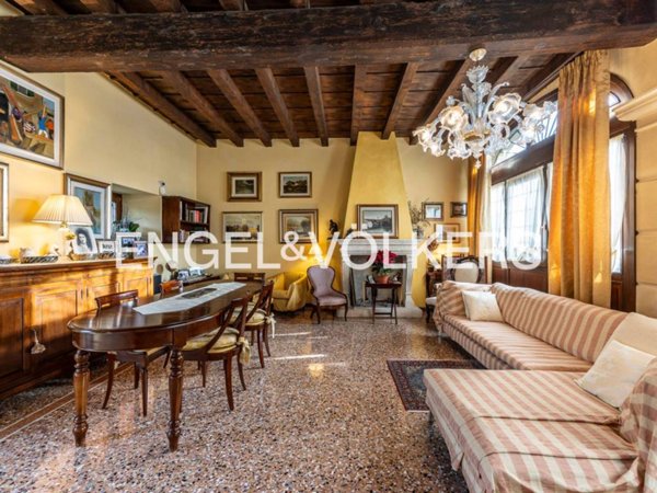 casa indipendente in vendita a San Pietro in Cariano in zona Corrubbio