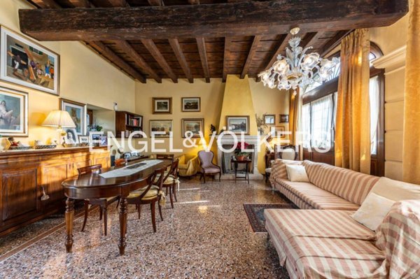 casa indipendente in vendita a San Pietro in Cariano in zona Corrubbio