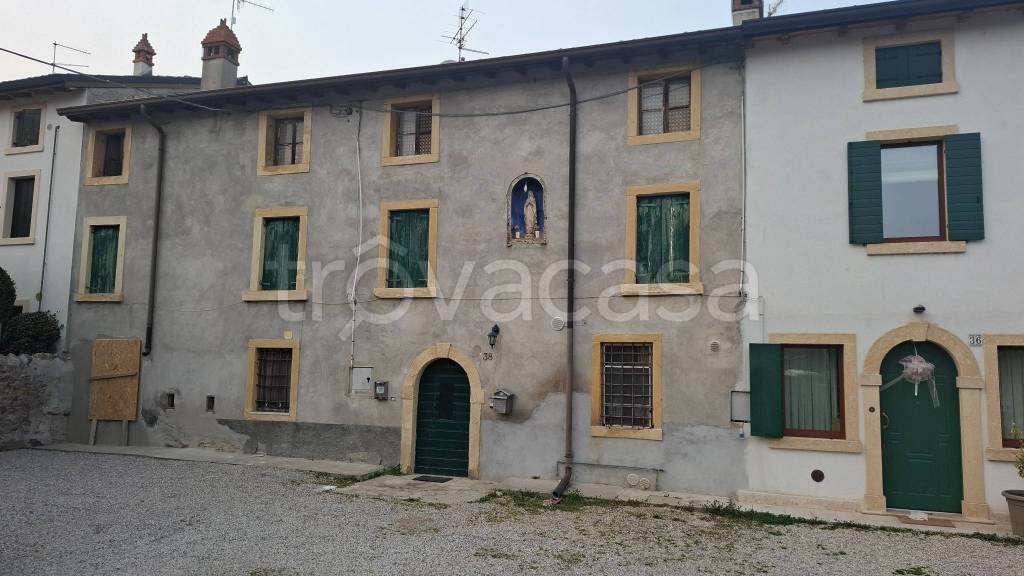 casa indipendente in vendita a San Pietro in Cariano in zona Corrubbio
