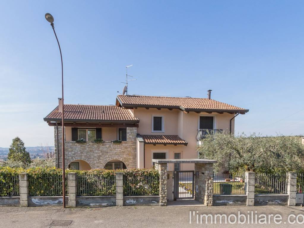 casa indipendente in vendita a San Pietro in Cariano in zona Corrubbio