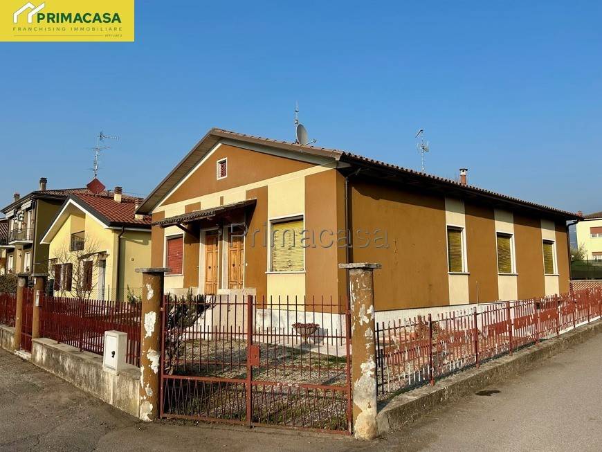 casa indipendente in vendita a San Pietro in Cariano in zona Pedemonte